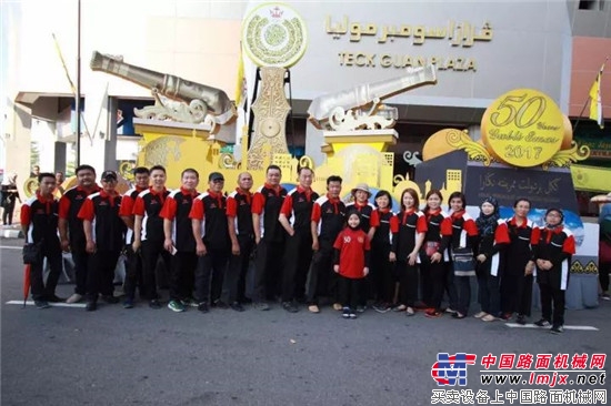 特色徐工花车现身国王登基50周年庆典,获文莱人民点赞!