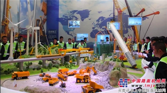 想要为您的致富进阶之路打call?来徐工道路操作精英培训班!