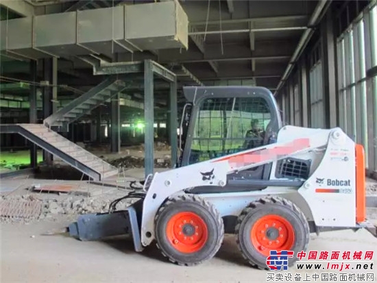 两台小挖还不够,看我滑移显身手!