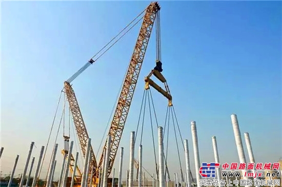 85个螺栓孔,5mm微动,看徐工2000吨起重机实现全球大型吊装工法新突破