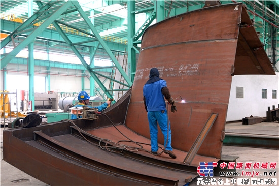 徐工矿车热销海外 大明助力中国制造