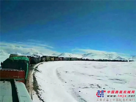 山工机械代理商参与唐古拉山段大堵车救援