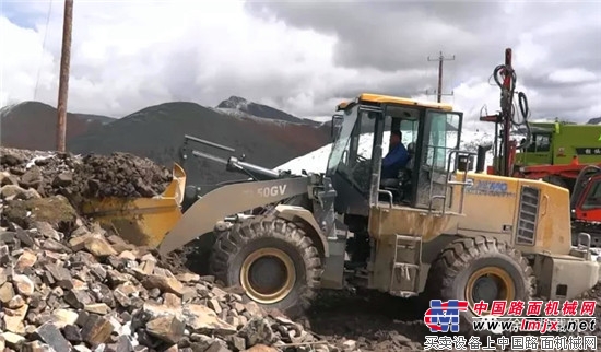 这抹“徐工金”让青藏高原天更蓝,水更清