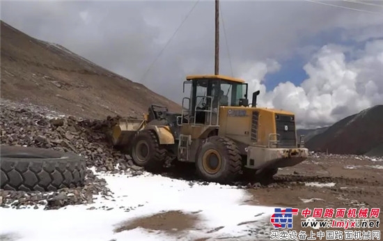 这抹“徐工金”让青藏高原天更蓝,水更清