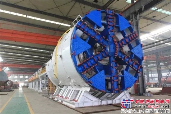 西筑牛气!仅四个月造出的“巨无霸”顺利通过验收