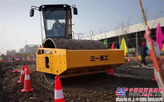 首届三一压路机全国操作手大赛收官,冠军开走30万压路机