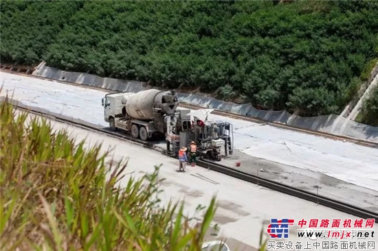 灵活度越高 能力也就越大 — 维特根 SP 15 滑模摊铺机