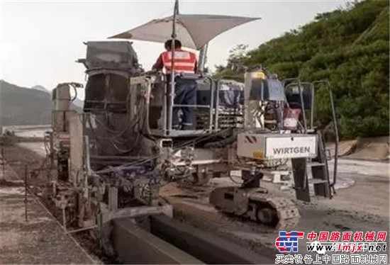 灵活度越高 能力也就越大 — 维特根 SP 15 滑模摊铺机