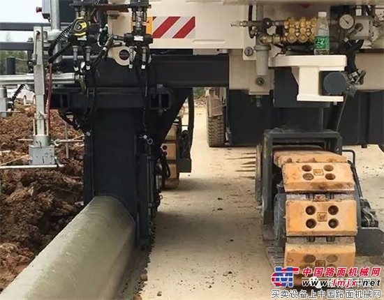 灵活度越高 能力也就越大 — 维特根 SP 15 滑模摊铺机