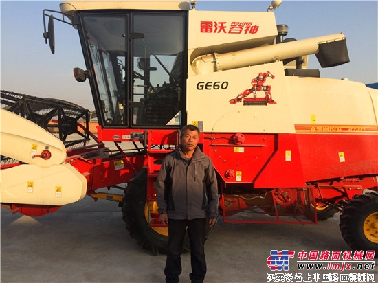 陕西渭南李新明荣获2017雷沃杯智能机收达人全国冠军