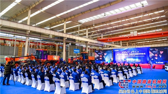 摘取工程机械“皇冠上的明珠”,徐工矿用平地机、压路机批量交付国际高端市场!