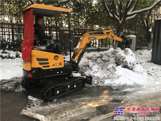 全国都在下雪,这个铲雪的“机器人”火了!