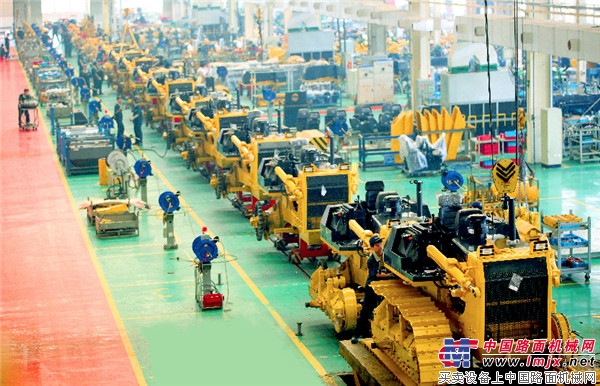 有谋有略谱新篇 山推吹响迈入2018年新征程的号角