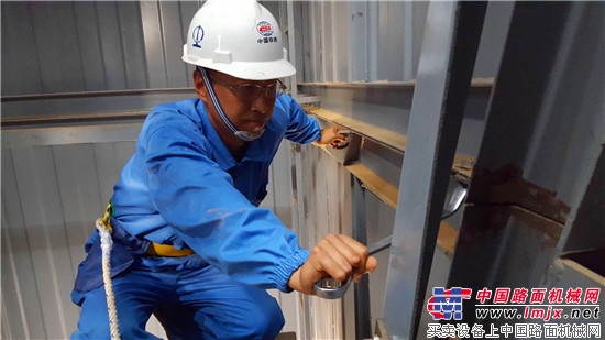 全心全意为客户着想 异国他乡春节继续奋战