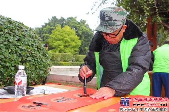 玉柴志愿者总队开展“国六闹春,动力无限”春联义送活动