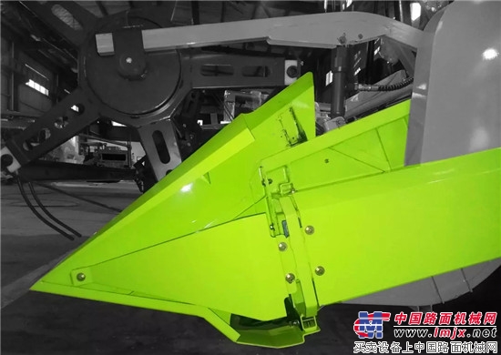中联重科PL60履带式收割机迎春登场!