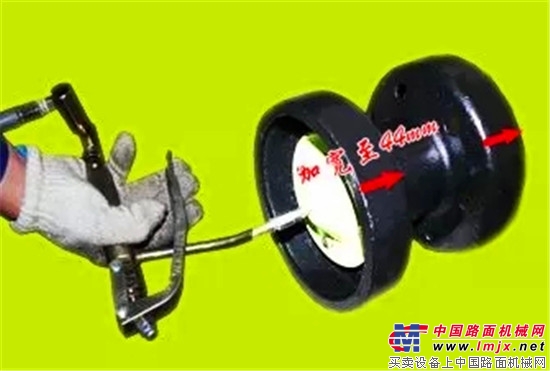 中联重科PL60履带式收割机迎春登场!