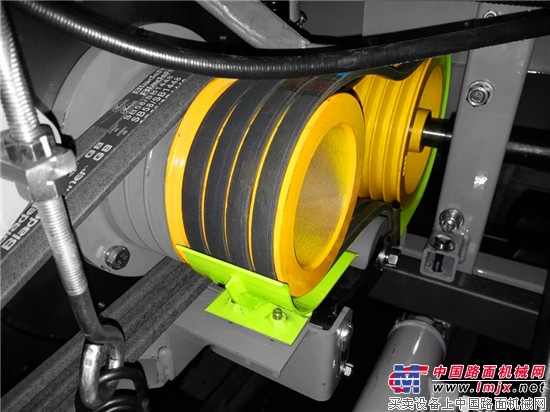 中联重科PL60履带式收割机迎春登场!