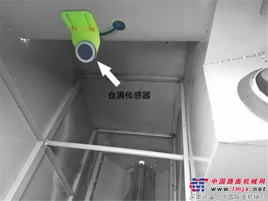 中联重科PL60履带式收割机迎春登场!