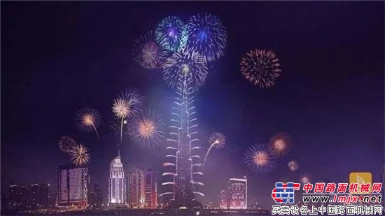 春节的迪拜,徐工起重机与哈利法塔交相辉映