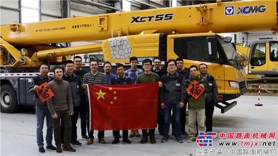 春节的迪拜,徐工起重机与哈利法塔交相辉映