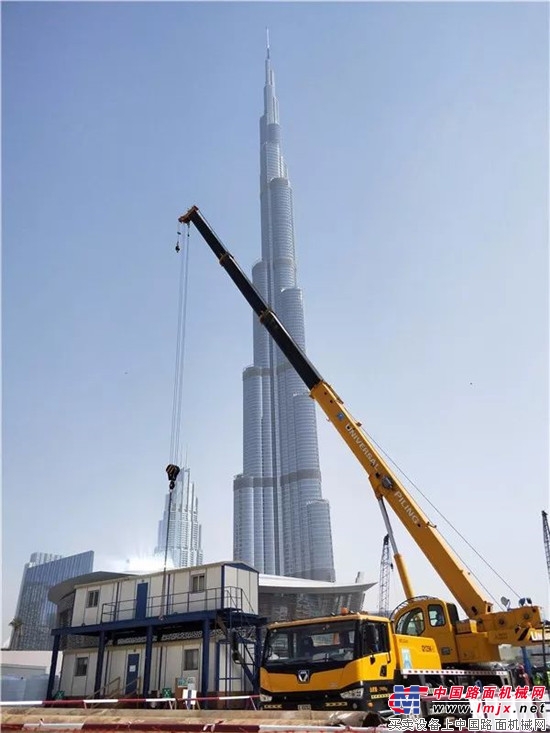 春节的迪拜,徐工起重机与哈利法塔交相辉映