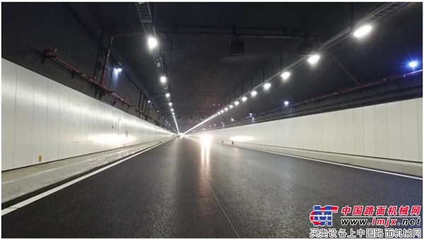 绝了!切开的伸缩缝看沥青密实均匀性