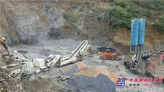 南方路机移动破碎生产线应用于贵州贵阳碎石骨料破碎、路基底层、水稳层