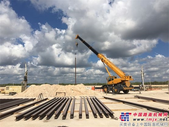 徐工高端越野轮胎吊为世界顶级啤酒品牌建造第九大生产基地