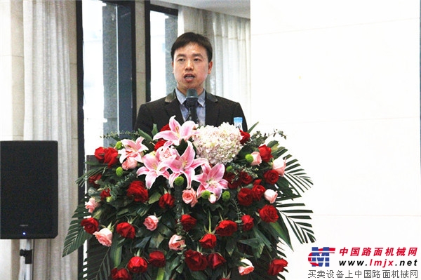 中联路机4.0产品强势来袭 齐鲁大地刮起“中联绿”旋风