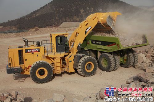 中国最大吨位装载机——徐工LW1200K装载机大显神威