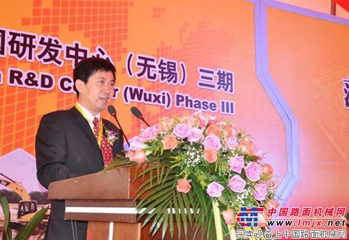 卡特彼勒产品开发及全球技术事业部总监、卡特彼勒中国研发中心有限公司董事长孙晓波博士发表讲话
