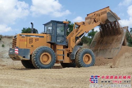 龙工装载机高效作业显神威