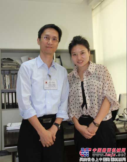 英达热再生有限公司执行董事 副总裁 陈启景与中国路面机械网记者合影