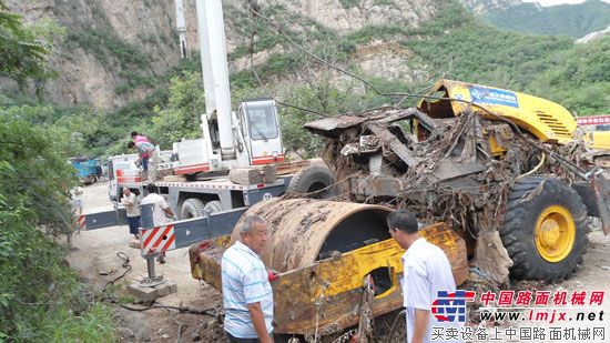 北京、天津大水，工程机械设备亦遭殃