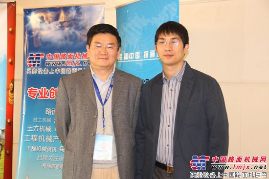 中交西安筑路机械有限公司董事总经理李世坤与中国路面机械网总经理方剑仙合影