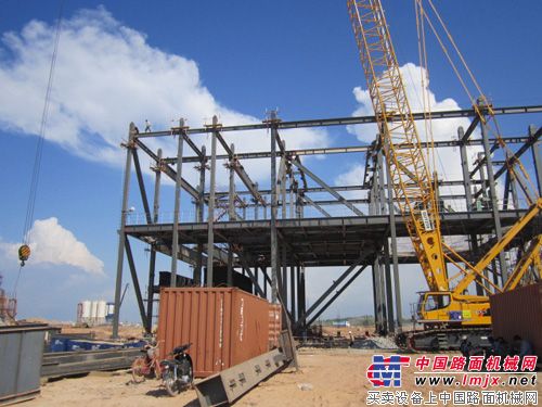 徐工履带吊助力柬埔寨火电项目
