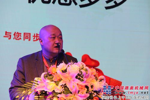 中国邮政储蓄银行成都市草堂支行行长徐军现场秀优惠 