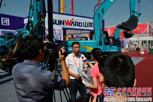 山河智能亮相第三届亚欧博览会