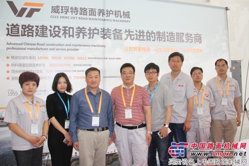 中国路面机械网记者与中交西筑相关领导合影