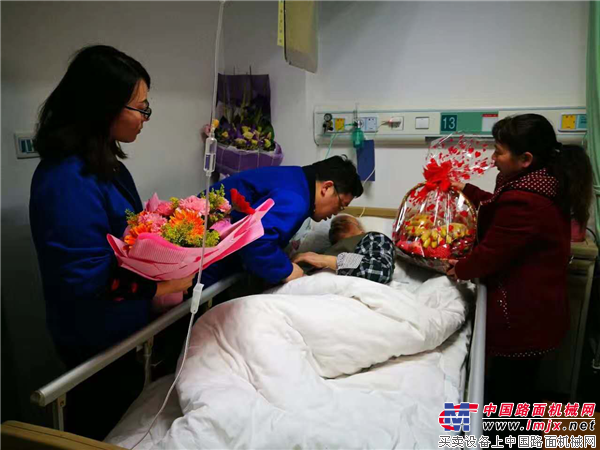 山河智能公司党工团盟代表慰问黄埔抗战老兵方耀寰