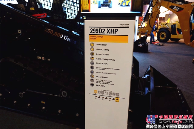 这辆为庆祝第25万台下线的卡特彼勒滑移装载机，酷到没朋友！