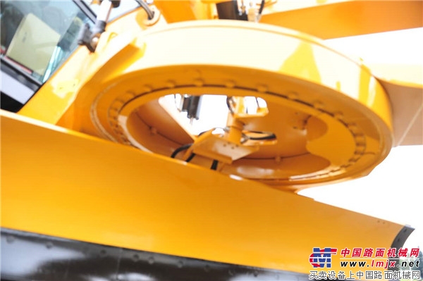 高品质、高效率、关键还省油  三一C8系列平地机成功下线