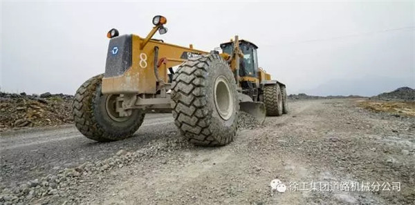 徐工GR300大马力矿用平地机闪耀德兴铜矿