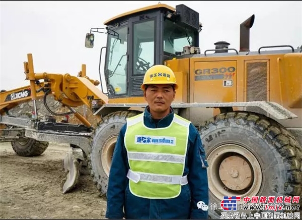 徐工GR300大马力矿用平地机闪耀德兴铜矿