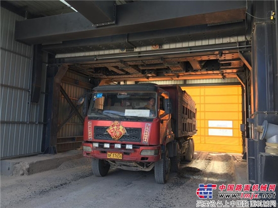 干法净化！烟气粉尘不跑漏——南方路机沥青搅拌站装车区沥青烟净化设备