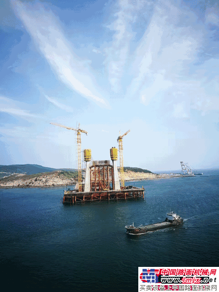 海峡两岸的“连心桥”：中联重科助建世界第一座公铁两用跨海大桥