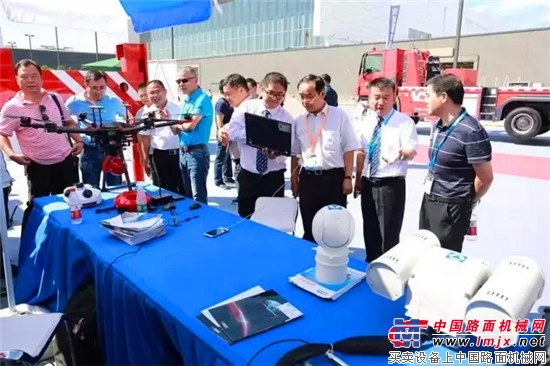 多项行业首创！徐工首台大跨距石化专用举喷消防车引爆CHINA FIRE 2017！