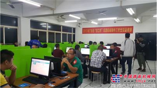 压路机击靶牌！挖掘机投篮！徐工花式技能大赛也可以这样玩？ 