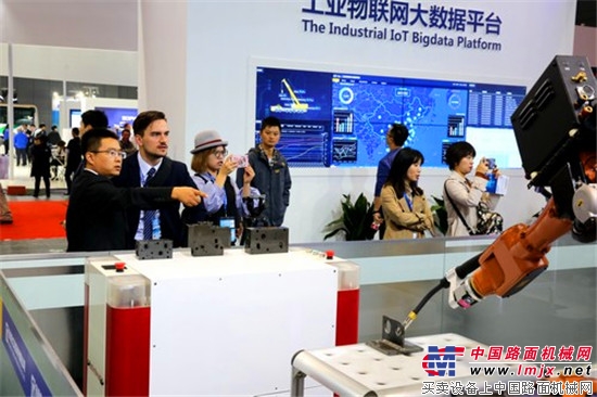 将未来照进现实，徐工让“智造”更懂你 ——“徐工智造”亮相第十九届中国国际工业博览会